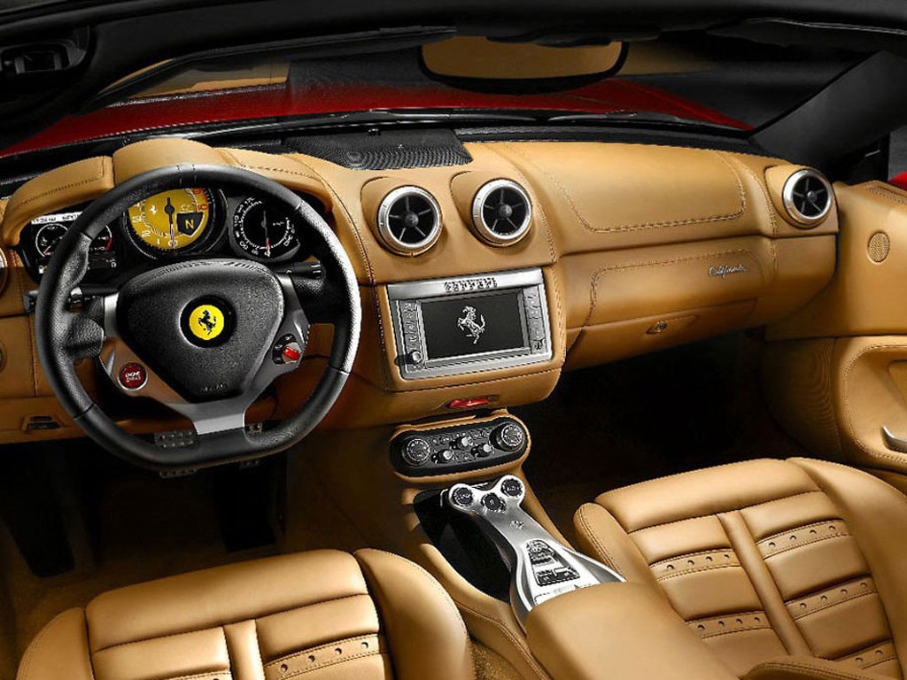 黄色法拉利california驾驶室全景