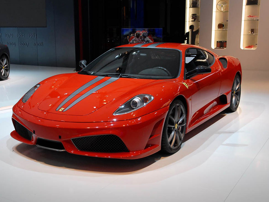 法拉利f430红色05款 coupe车侧正视