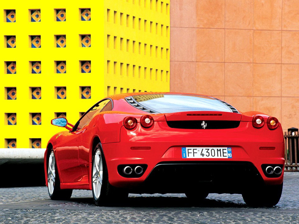 红色05款spider车尾