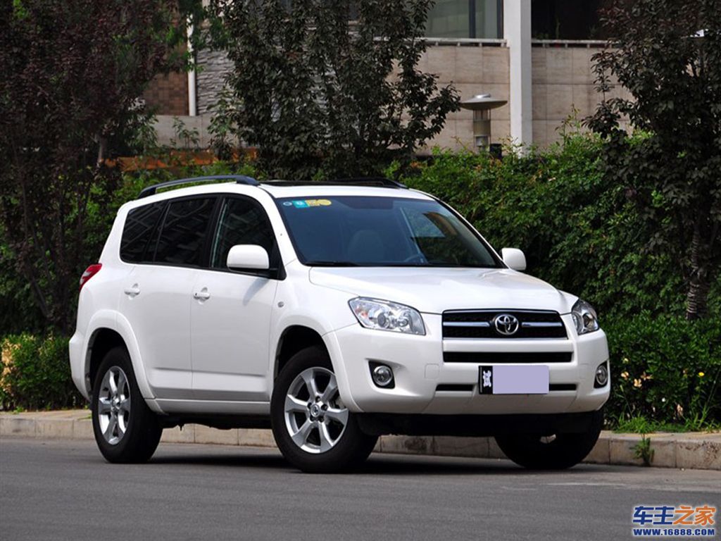 白色 丰田rav4右前45