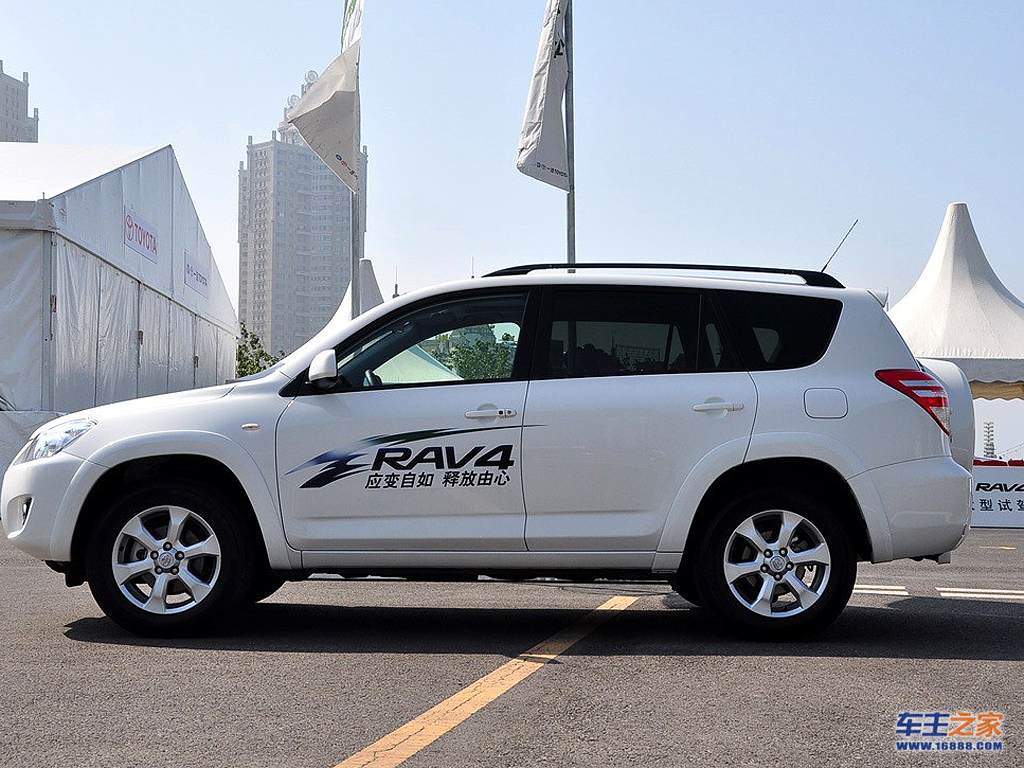 RAV4荣放正侧方