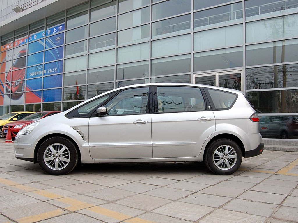 麦柯斯银色麦柯斯s-max左侧正视