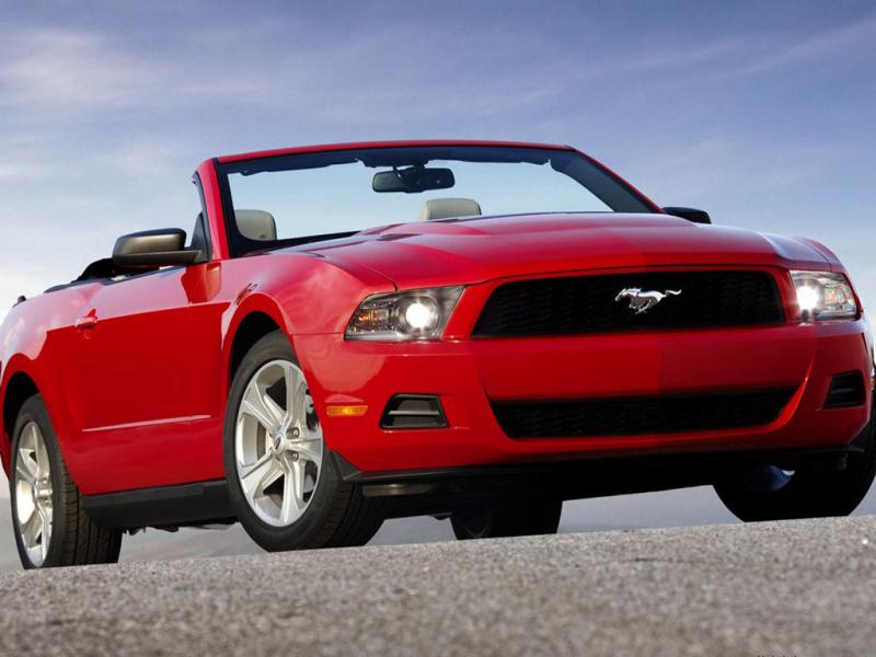 Mustang红色野马右侧45度
