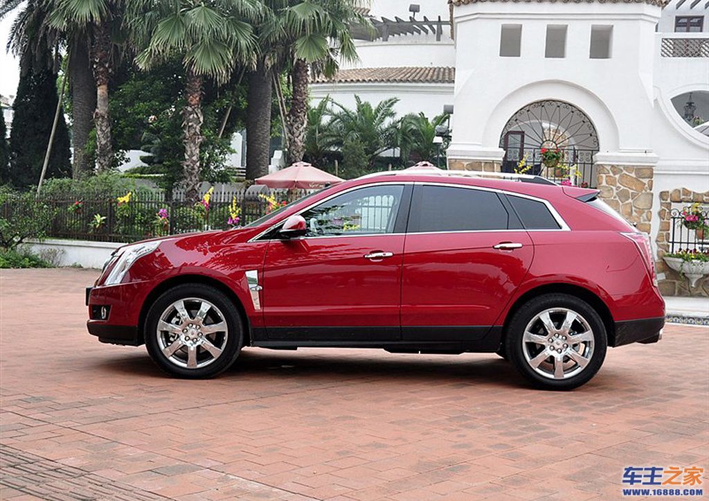 红色 凯迪拉克srx车身左侧