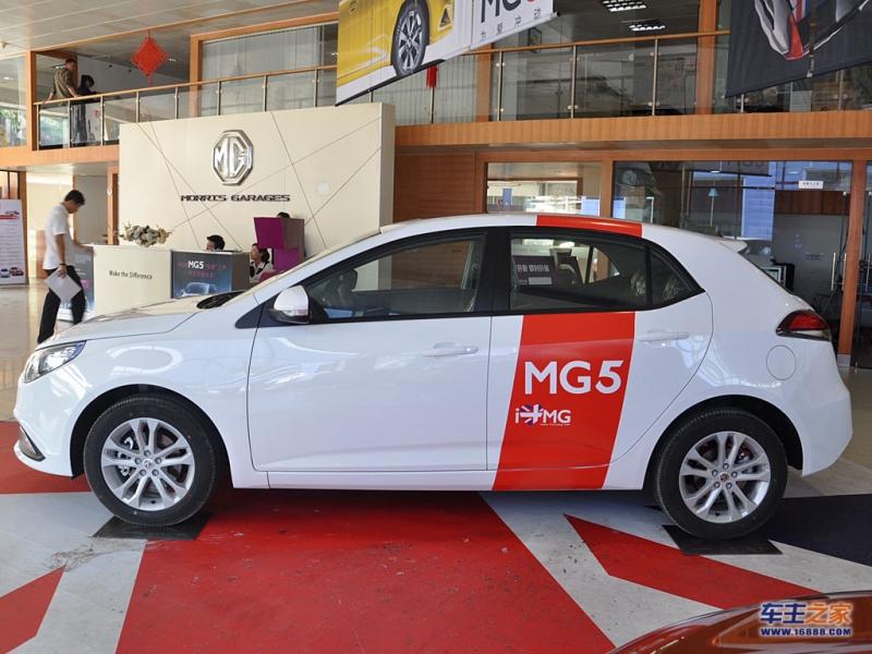 MG5正侧方