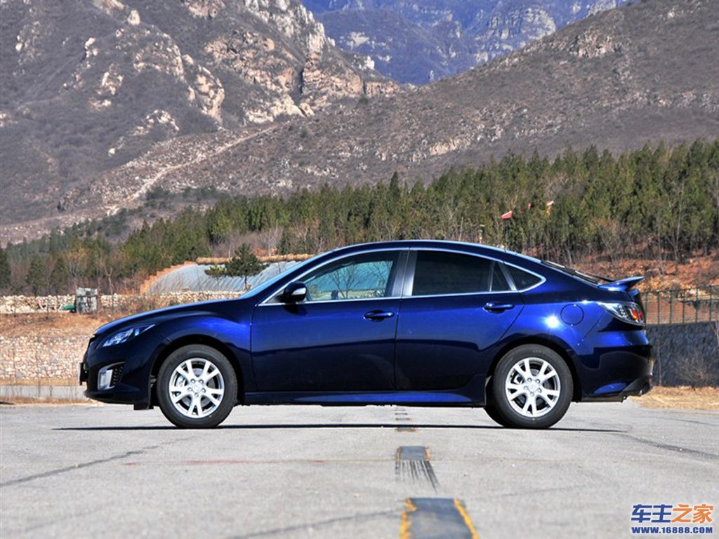 蓝色 睿翼正后方