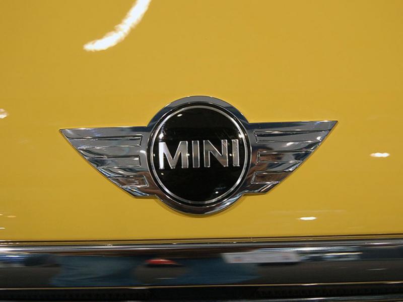 MINI黄色MINI 07款 Cooper FUN标志