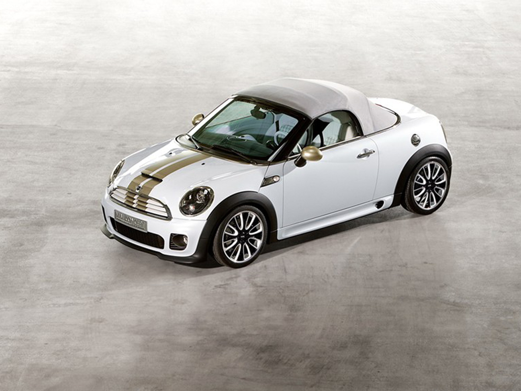 白色mini roadster车前左侧