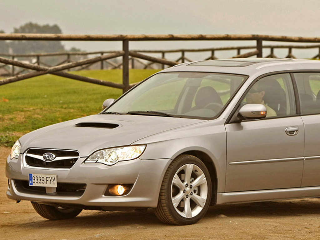 汽车图库 斯巴鲁 斯巴鲁 力狮(48/202) 外观 银色力狮车侧视 参考成交