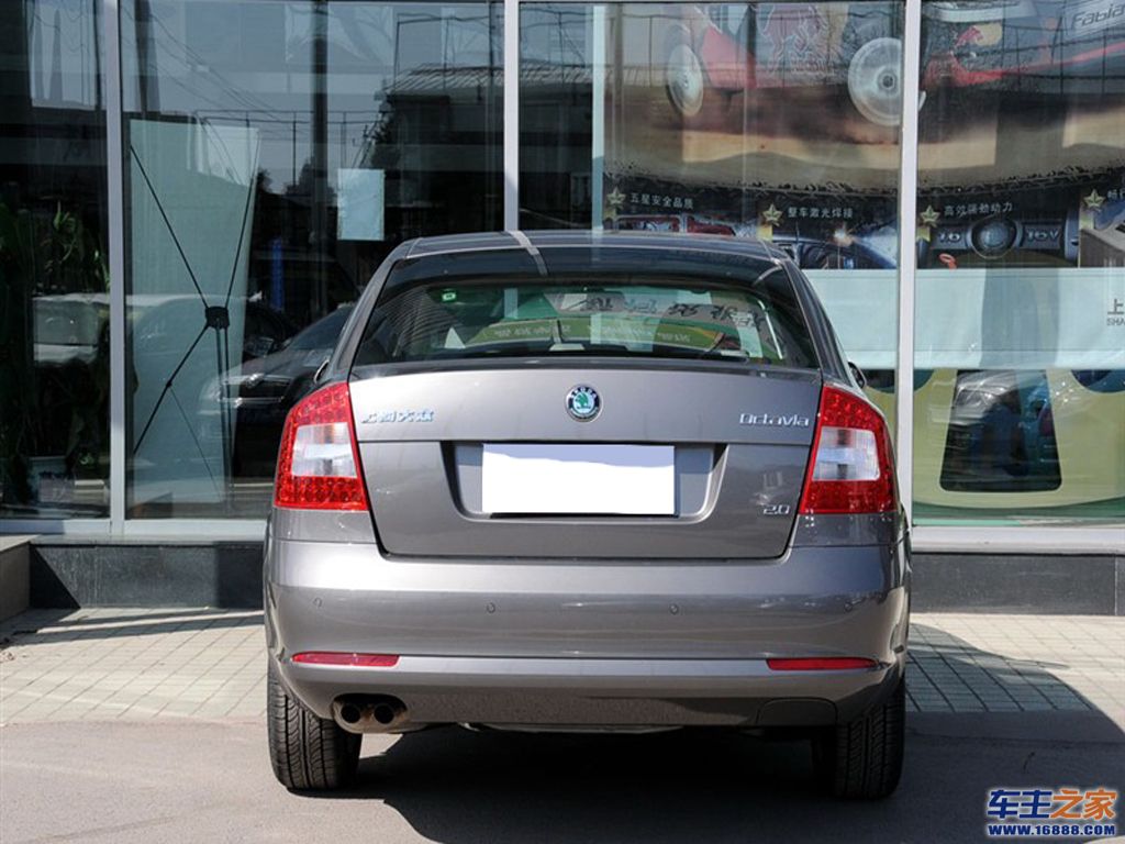 明锐橙色 明锐正后方