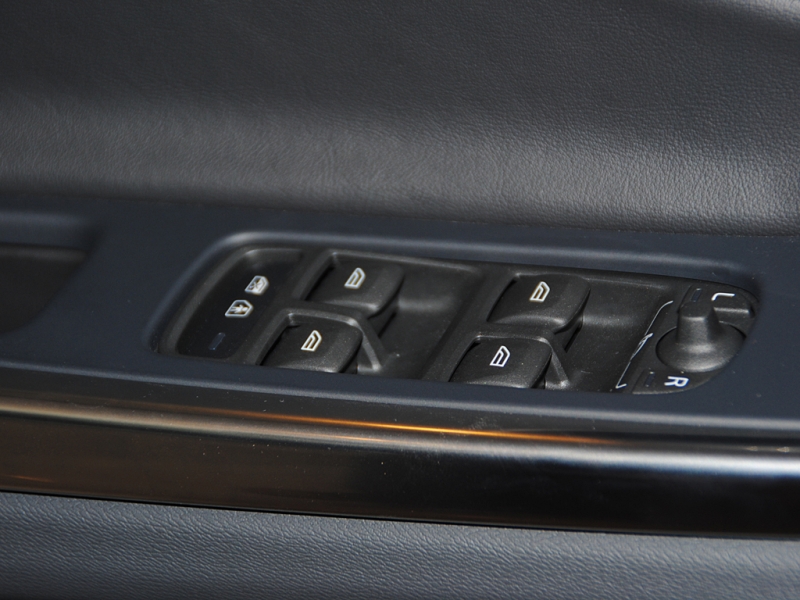 沃尔沃V60左前门控制按钮