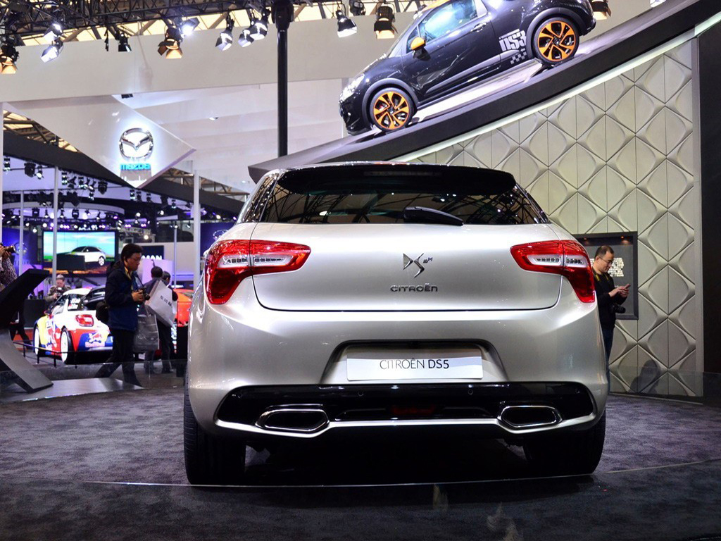 DS 5(进口)正后方