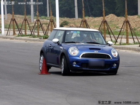 这个小子有点“暴”！测试MINI COOPER S