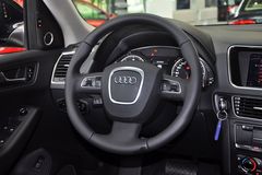 奥迪Q52.0TFSI 动感型方向盘图片