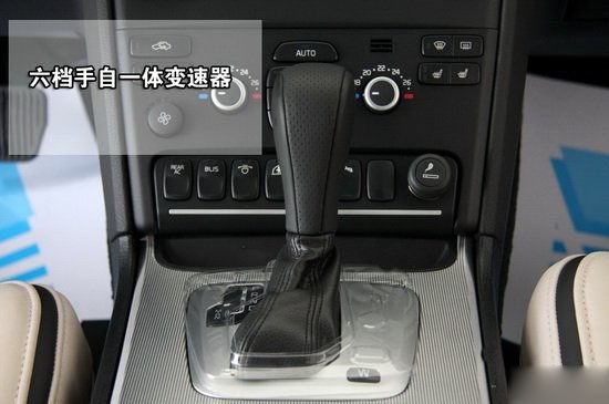 近日，2012款沃尔沃XC90正式上市销售，其售价区间为59.89-81.8万元。XC90车型拥有2.5T和3.2升两种排量五款车型供消费者选择，在这五款车型中，共拥有豪华版、行政版以及个性运动版三款不同配置。