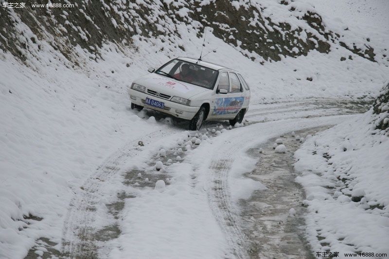 胎压很重要汽车行驶中出现侧滑怎么办