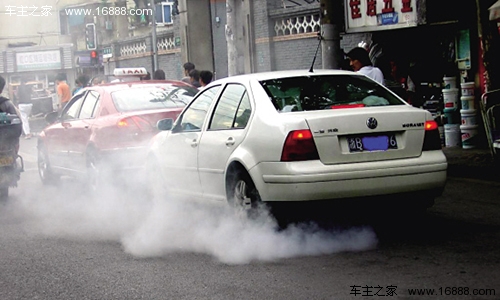 What should I do if the car smokes?Teach you to identify the type of exhaust pipe smoke