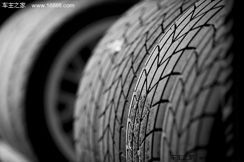Tenga cuidado al comprar un automóvil usado, asegúrese de verificar la calidad de sus neumáticos