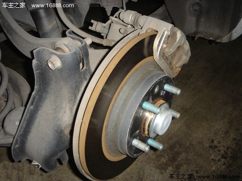 The method of self-checking automobile brake pads ensures driving safety
