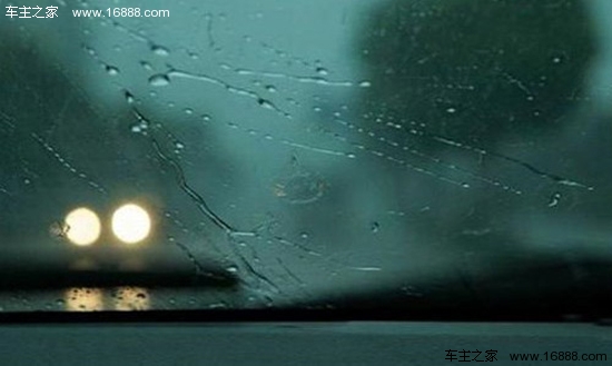 What should I do if the car glass is fogged?Four ways to quickly defog