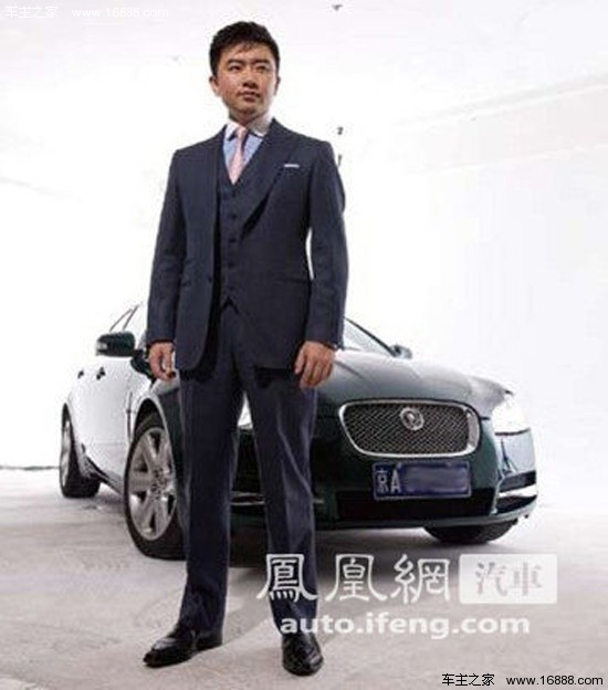 知名主持人芮成钢奢华座驾 开捷豹更爱奔驰