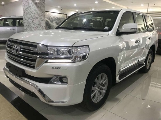 2018款丰田陆地巡洋舰4.0 驰骋公路性能比拼