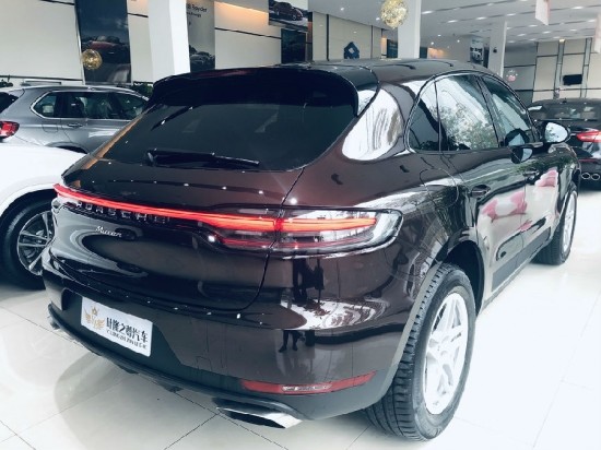 叶隆之尊保时捷macan展厅现车促销50万起