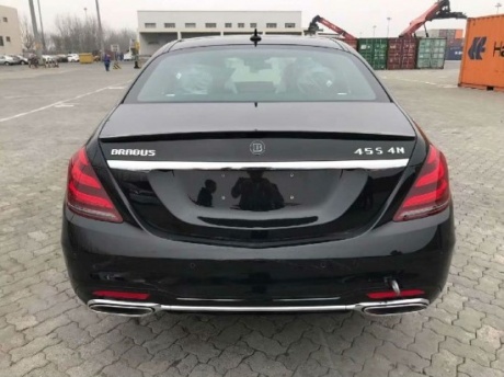 巴博斯45s4m内饰设计师用顶级mastik皮革以及alcantara材料精心打造