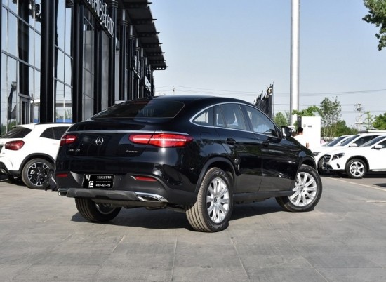 中规奔驰gle320轿跑suv 520热销价63.66万