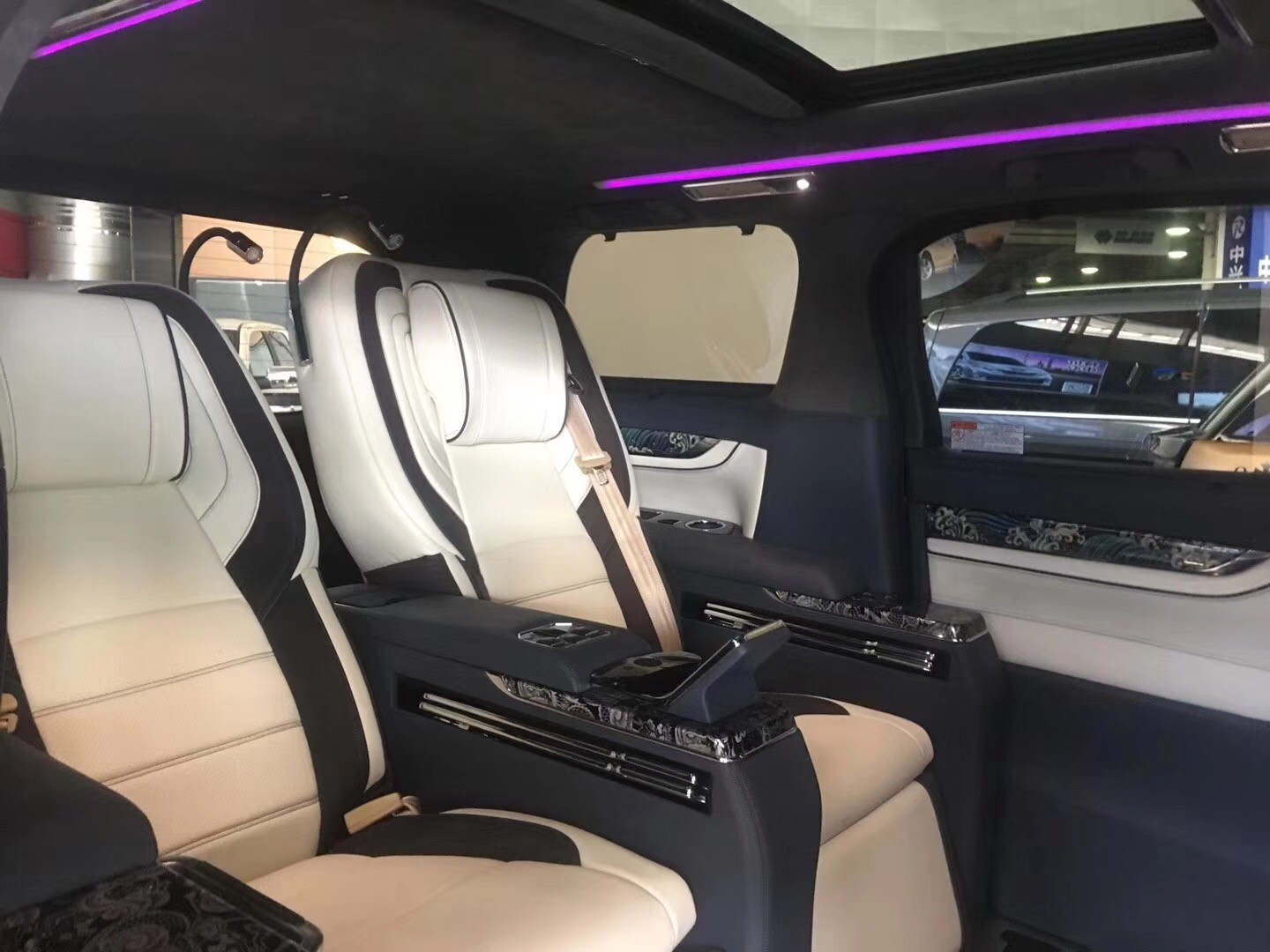 19款丰田埃尔法蒙娜丽莎 新款内饰 大升级