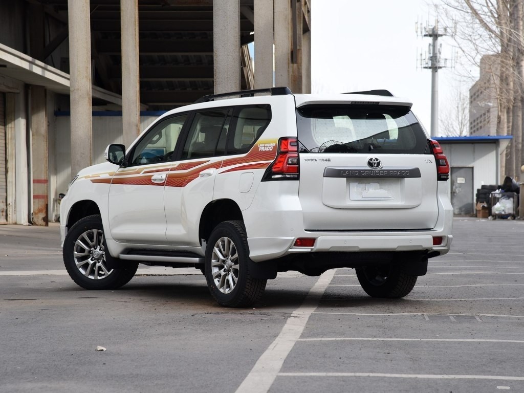 丰田霸道2700最新报价 现车价仅40.40万