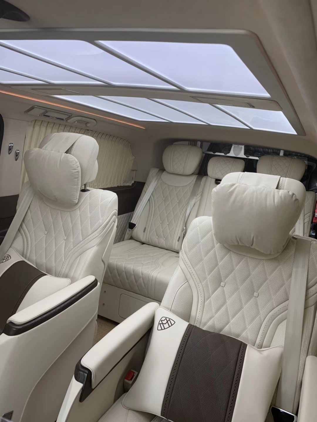 奔驰迈巴赫vs680价格v250改装7座商务房车