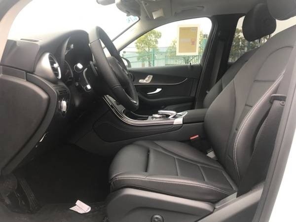 2019款奔驰GLC300白/黑五座SUV墨版解析