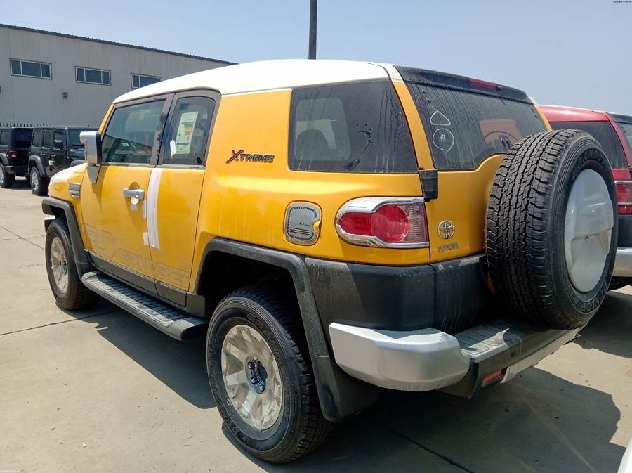 丰田fj酷路泽越野一代经典带你踏平崎岖!