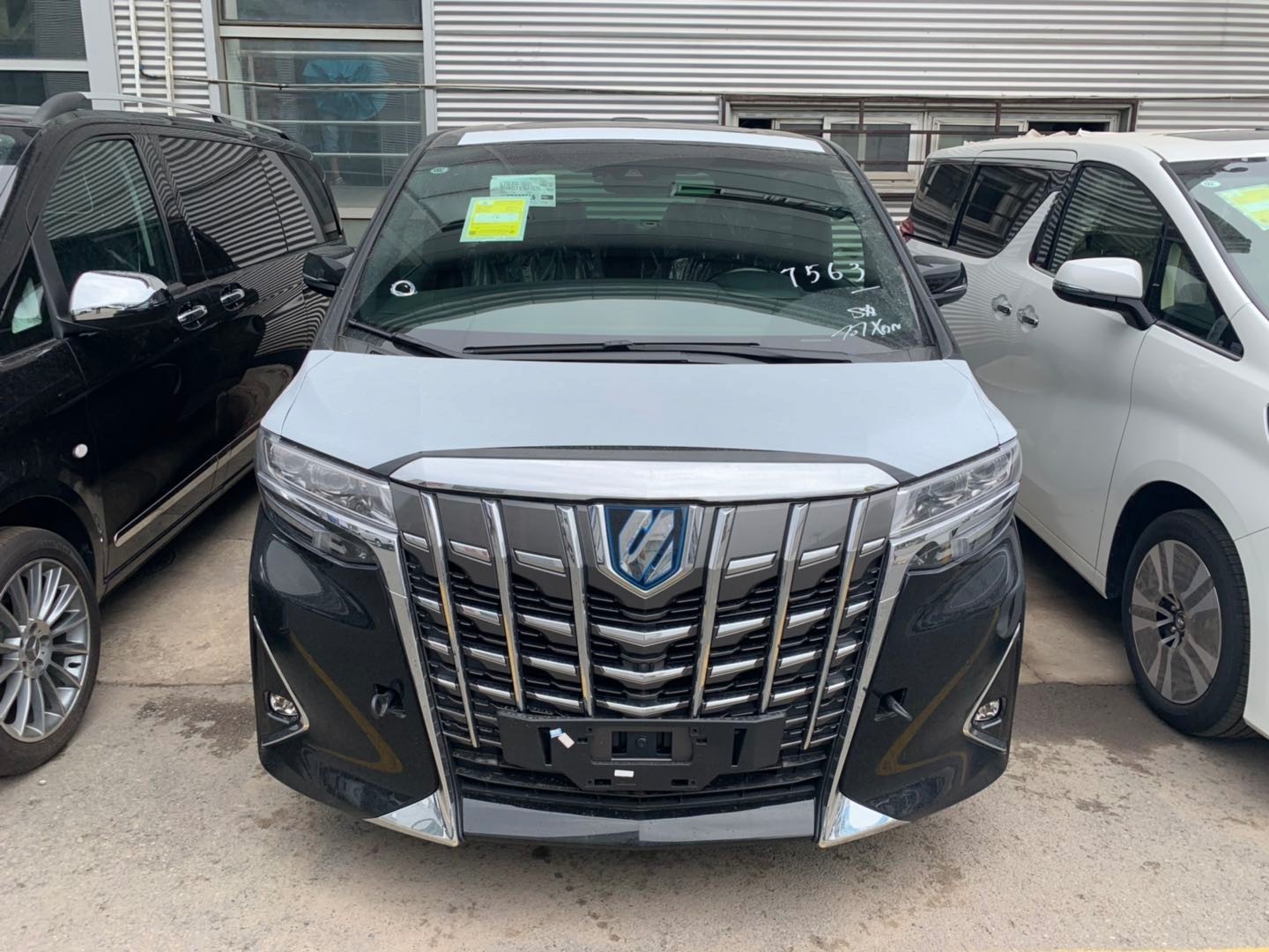 2019款丰田埃尔法新款前脸升级配件港口报价