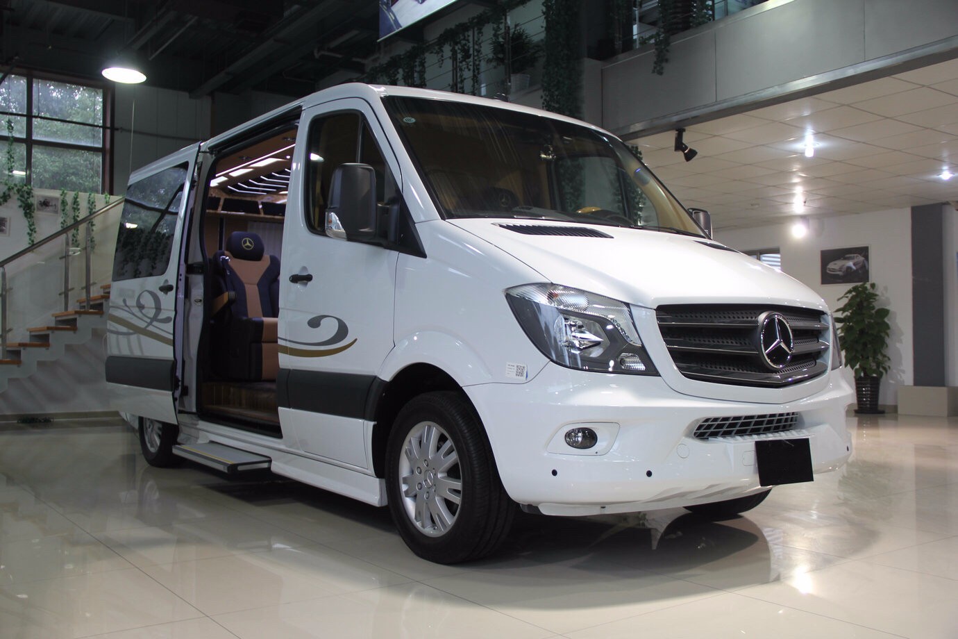 全服可上牌的进口奔驰斯宾特大型七座商务车