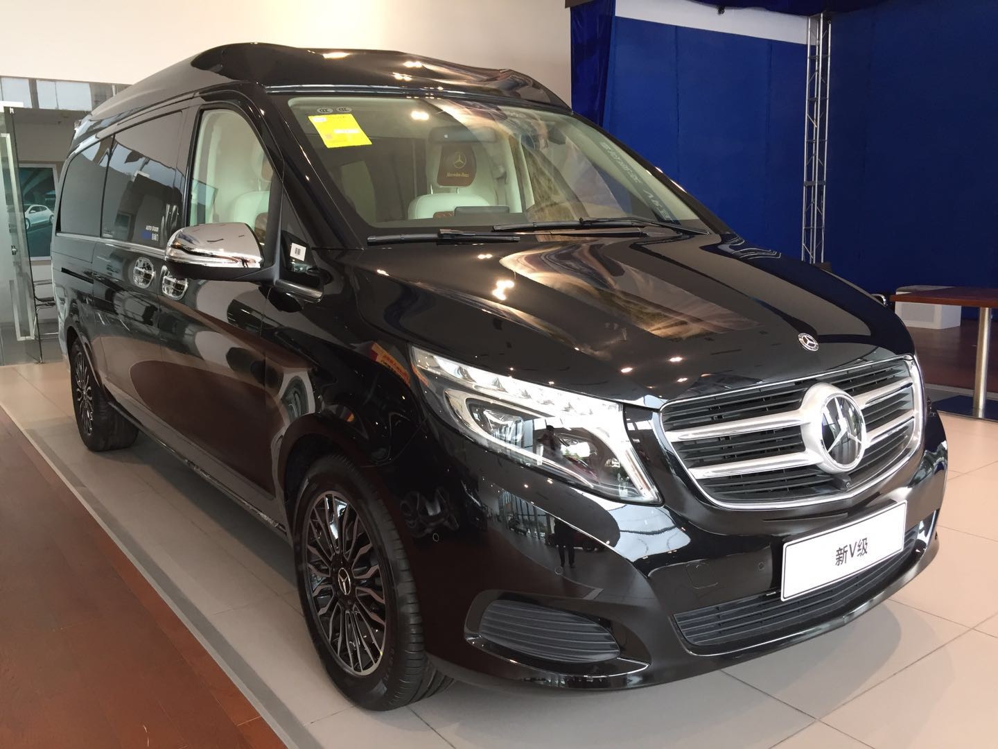 奔驰v级 河南郑州奔驰v260l专卖店改装车报价优惠售 奔驰v260改装车