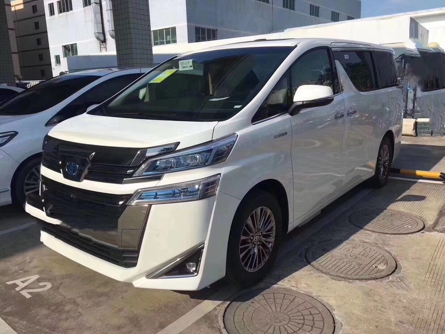 现车2019款丰田威尔法2.5l双擎尊贵版92万起