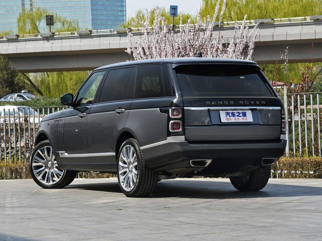 路虎揽胜行政展厅现车 现车103.50万促销