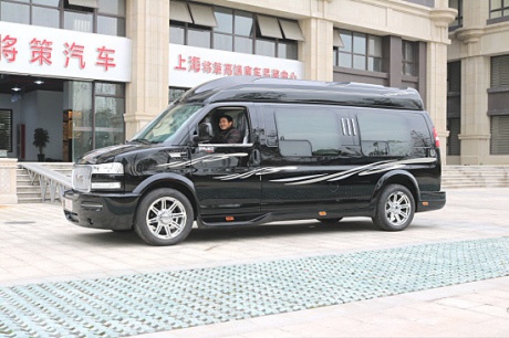 gmc商务车,凭仗由霸气的表面,奢华舒适的内饰,多成效的商务配备,近年