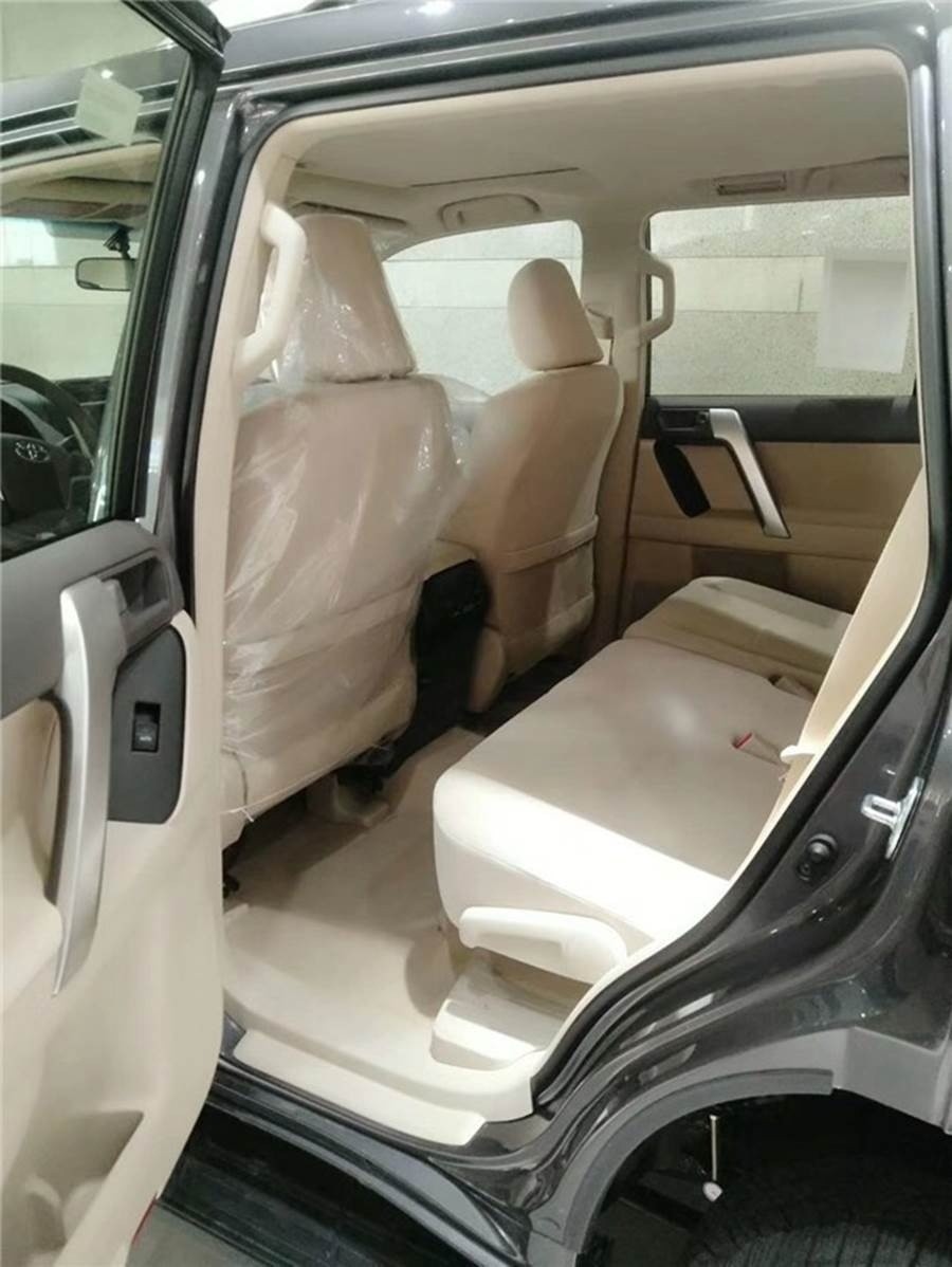 平行进口霸道4000中东版内饰配置解析