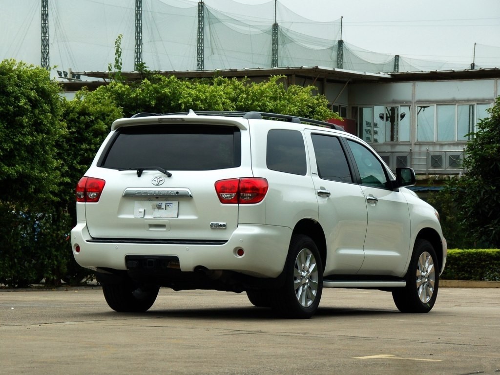 丰田红杉5700价格 现车促销价格108万