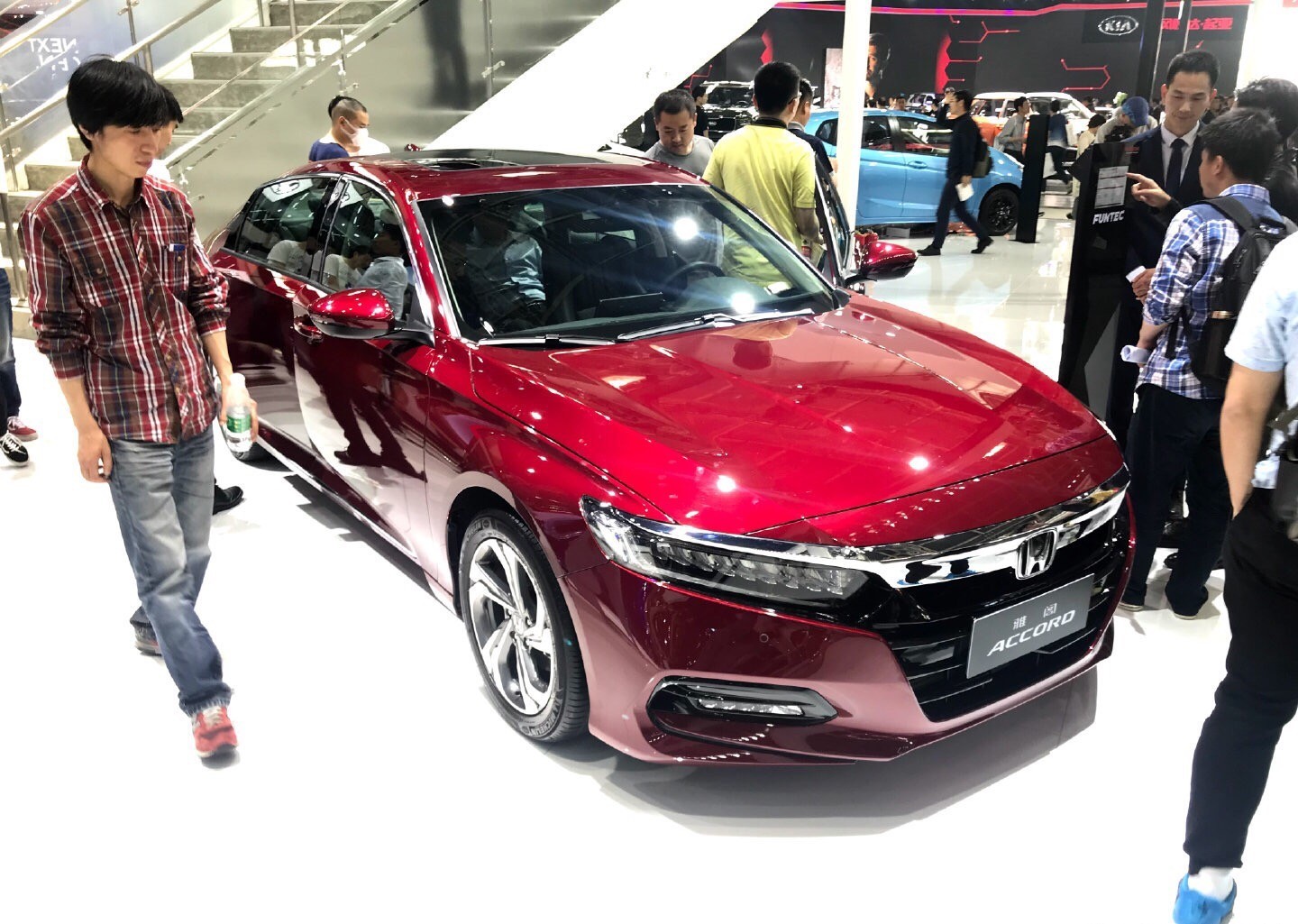 跑车 suv mpv 新能源 平行进口       外观方面,新车与海外版全新雅阁