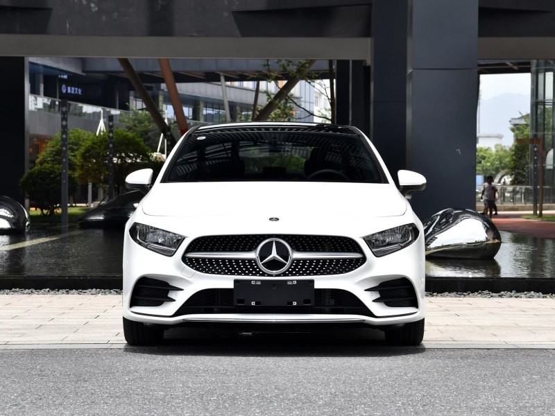 新款奔驰a180最低价a200最高可优惠5万元