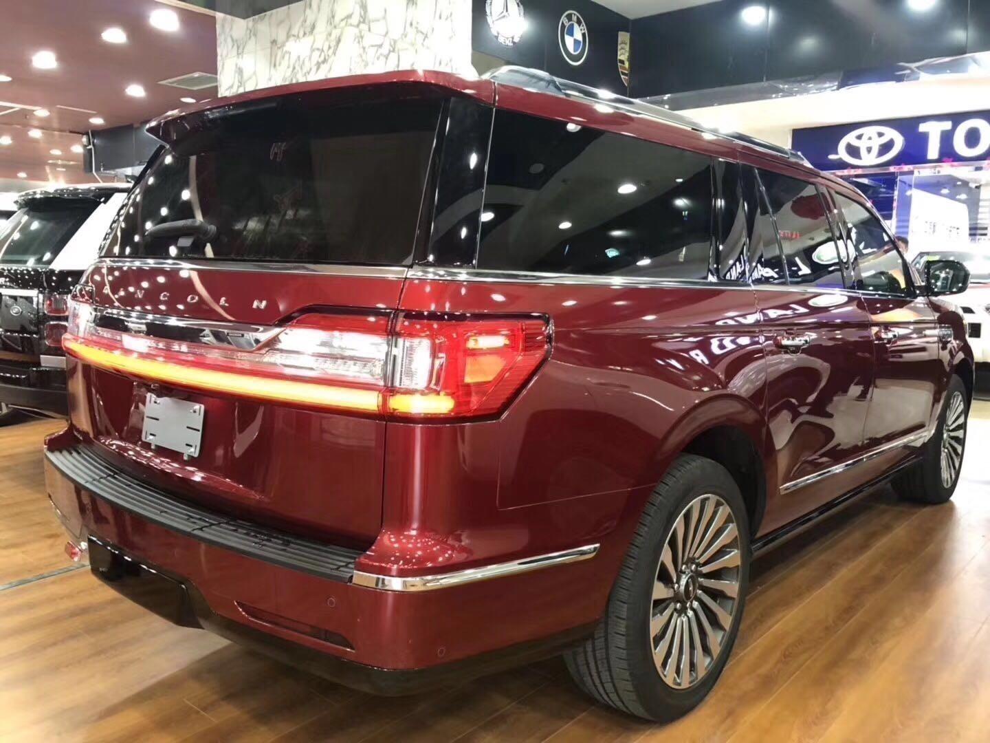 19款林肯领航员港口现车价格 国五批发甩