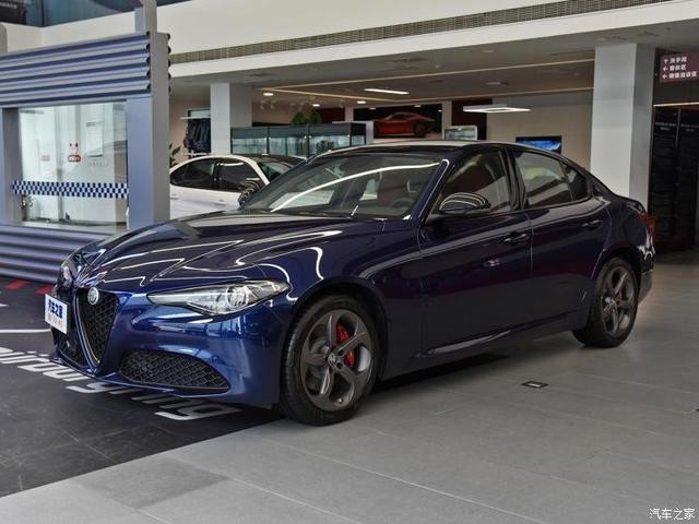 阿尔法·罗密欧 Giulia 2019款 2.0T 280HP Black Package黑标限量版