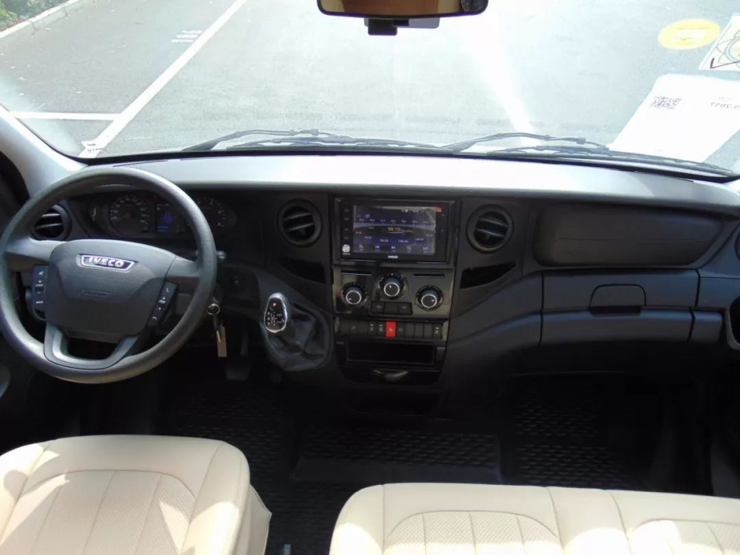 国产依维柯b型房车,内饰豪华商务旅居都行