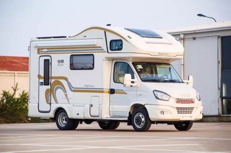 国产依维柯房车50来万价报,c型自行式到店