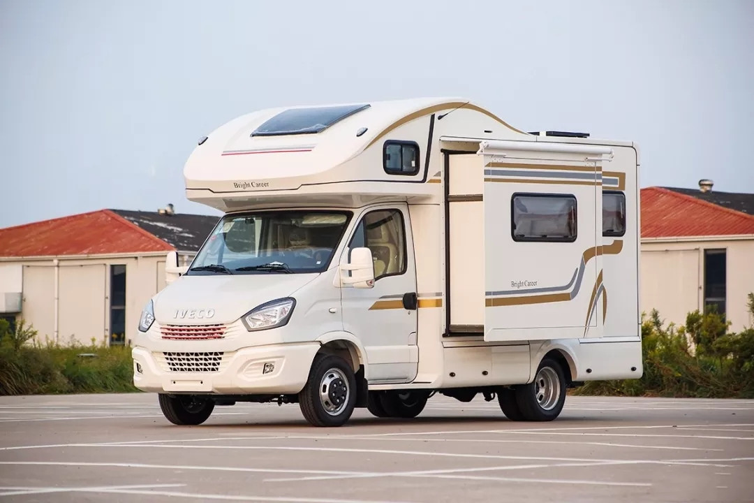 国产依维柯房车50来万价报c型自行式到店