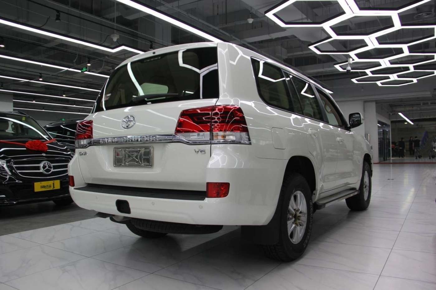 2020款丰田兰德酷路泽4000gxr现车已到店,陆巡v6新一代现车升级安全